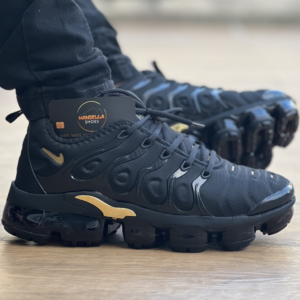 Vapormax Plus Preto/Dourado (Gold Black)
