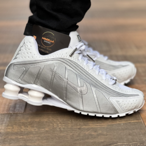 Shox R4 Branco/Prata